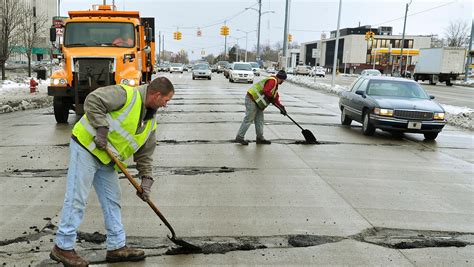 ratings show michigan roads   bad