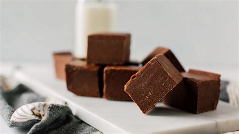 Marshmallow Fudge Recipe - The Foodie Diary