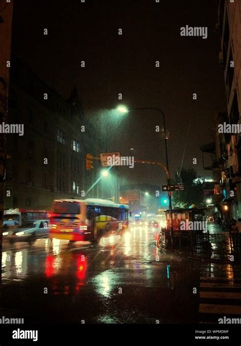 Rainy night city hi-res stock photography and images - Alamy