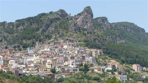 A Ulassai Trasformato Da Maria Lai In Un Museo A Cielo Aperto La Stampa