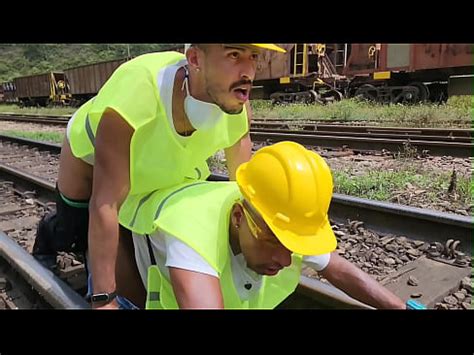 LOS TRABAJADORES SE ECHARON UN BUEN POLLON CON EL JEFE DURANTE LA PAUSA DEL ALMUERZO XVIDEOS