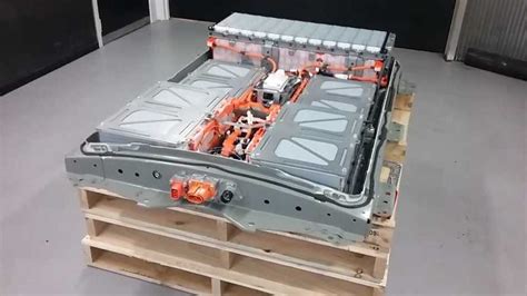 Let S Take A Look Inside The Nissan LEAF 40 KWh Battery