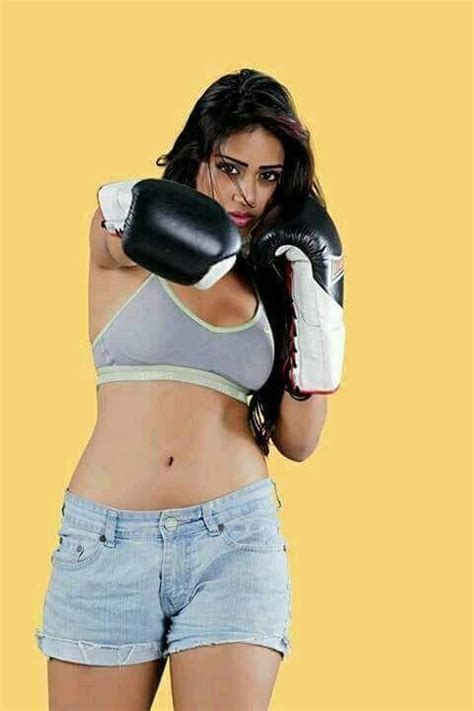 Actress Nivetha Pethuraj Latest Hot Navel Show Photoshoot S