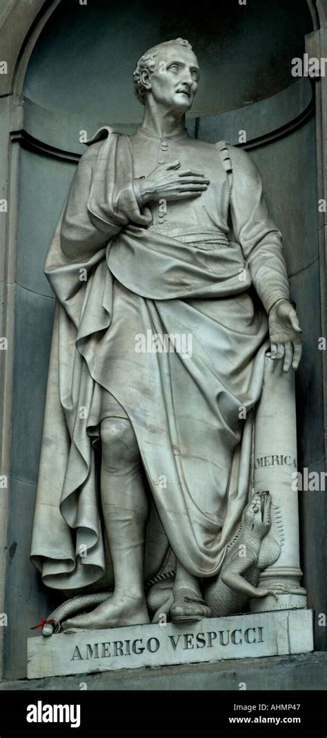 Statue of amerigo vespucci hi-res stock photography and images - Alamy