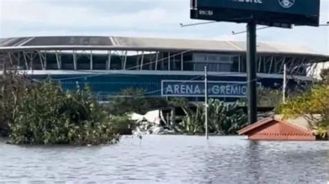 Imagem Situação do gramado da Arena do Grêmio assusta após a água baixar