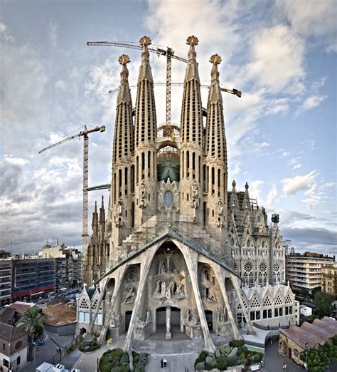 La Sagrada Familia The Church Nuanced Art Deco In The Heart Of