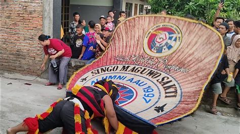 Jos Lurr Solah Apik Pembarong Ganteng Reog Ponorogo Bikin Penonton