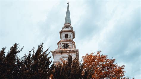 10 Best Hotels In Bangor, Maine To Book For A Memorable Autumn Getaway