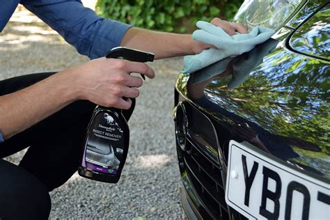 Cómo limpiar el coche y eliminar las manchas más difíciles