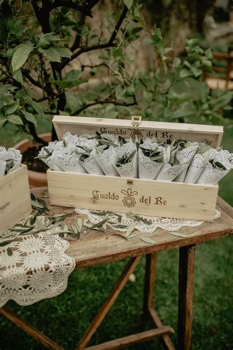 Biodegradable Confetti Ideas For Your Wedding Wedding Confetti