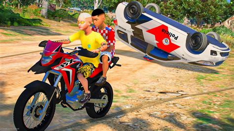 TENTANDO FUGIR DA POLICIA DE MOTO ROUBADA MEU AMIGO PEDRIN GTA 5