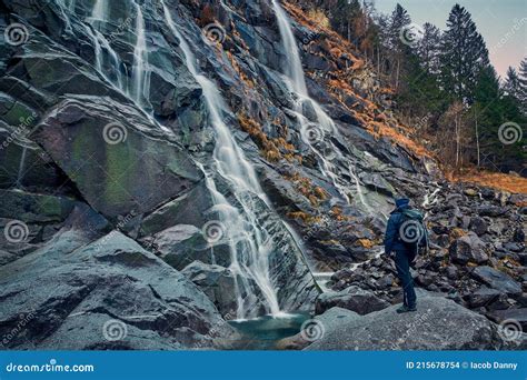 Hermosas Cascadas Nardis En Val Di Genova Adamellobrenta Parque Natural