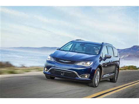 2020 Chrysler Pacifica Hybrid Pictures: | U.S. News