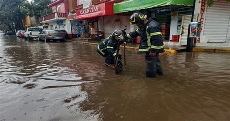 Deja Lluvia En Cdmx árboles Caídos E Inundaciones