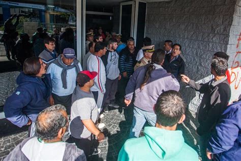 Fuerte Protesta De Estibadores Frente A Oficinas Del Consorcio