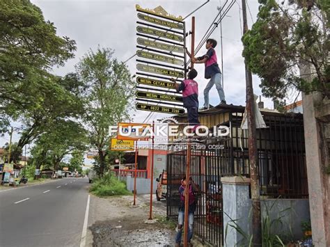 Tiang Papan Petunjuk Jalan Dari Bahan Besi Pusat Spesialis Produksi