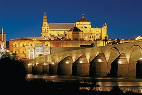 La Puerta Y El Puente Romano Dos Iconos De La Imagen De C Rdoba Con