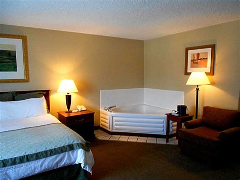 7 Hotel Rooms with Jacuzzi in Wichita - Anna's Guide 2021