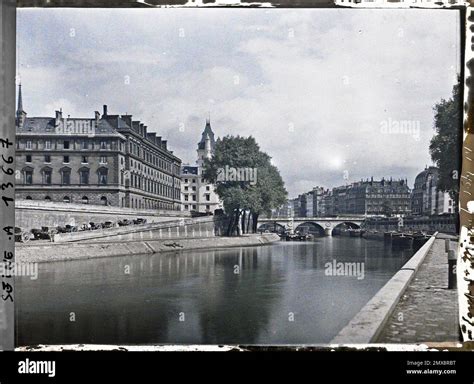 Paris 1st arr France Le Pont Saint Michel and the Quai des Orfèvres