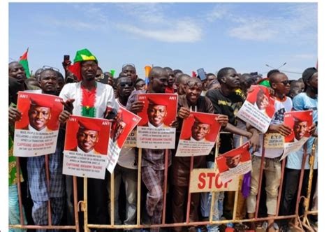 Burkina A Ouagadougou En Soutien à La Transition Les Manifestants