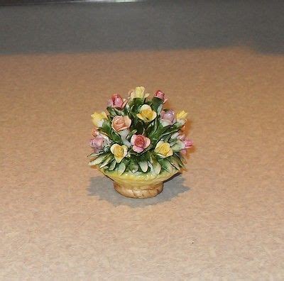 VINTAGE CAPODIMONTE MINIATURE 2 1 4 H FLOWER BOUQUET IN BASKET VG