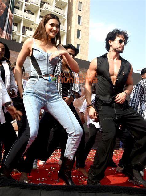 Photos Tiger Shroff And Kriti Sanon Snapped During Ganapath A Hero