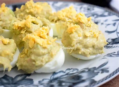 Receta De Los Huevos Rellenos De Aguacate Y Atún