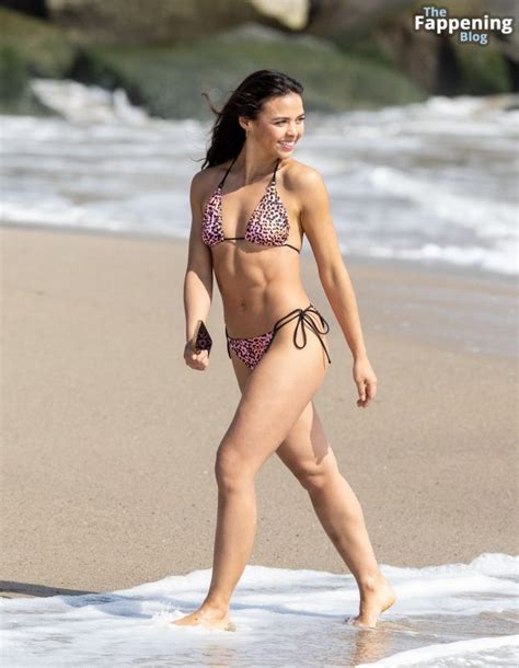 Vanessa Bauer Shows Off Her Sexy Bikini Body On The Beach In Faro