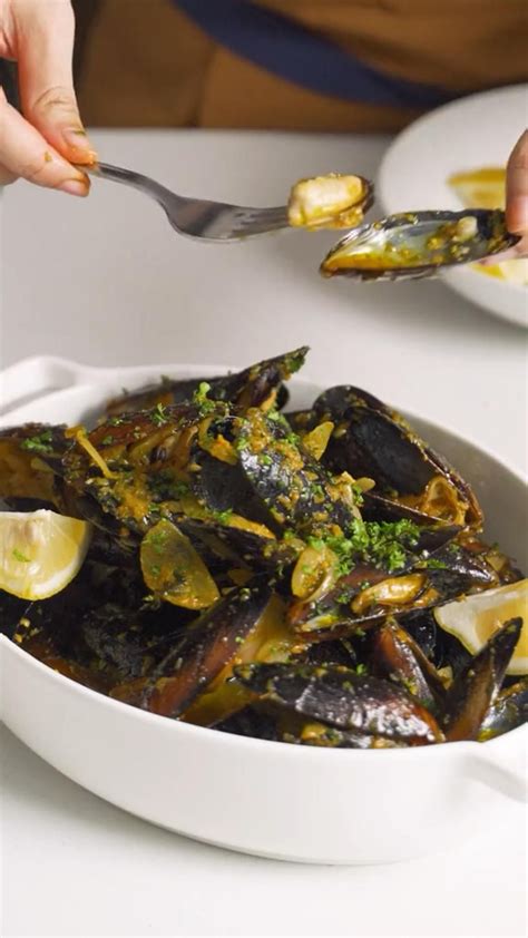 Mussels With White Wine Garlic Sauce Baker By Nature Artofit