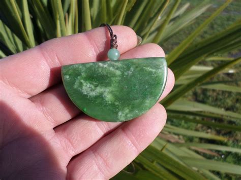 Fabulous New Zealand Pounamu Greenstone Kahurangi Jade Maori Half Moon