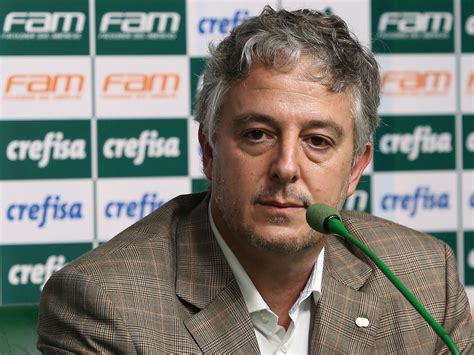 Palmeiras paga R 135 milhões a Nobre e fica a R 11 mi de quitar