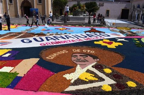 Así fue la creación de la alfombra monumental en Uriangato y se