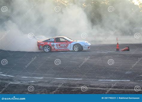 Nissan 200SX Drift Car in Tandem Drift in Indonesia Drift Series Local ...