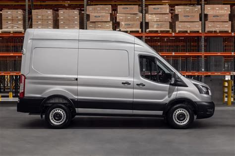 Ford Transit é primeiro utilitário automático do Brasil e custa R 274 500