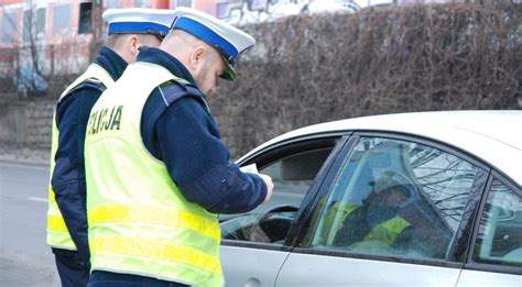 20 latek pędził BMW w terenie zabudowanym