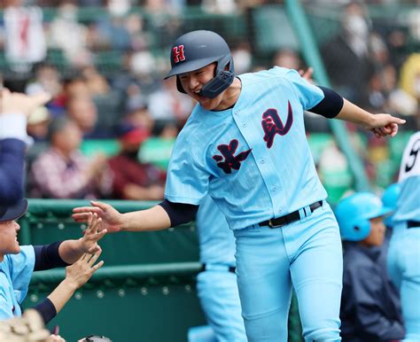 【センバツ】山梨学院が初の3回戦進出 林謙吾が2戦連続完投 30年ぶりの氷見、初勝利ならず センバツ写真ニュース 日刊スポーツ