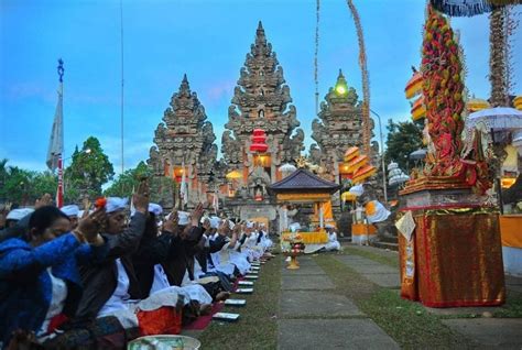 Paket Tirta Yatra Trowulan Medang Kamulan Surabaya Sewa Mobil