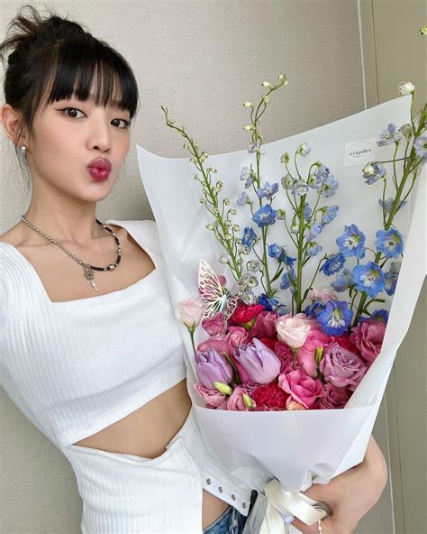 Gidle Archive On Twitter Minnie With Flowers Https T Co Nwqds Q Q