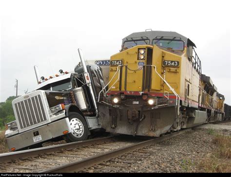 UP 7543 Union Pacific GE AC6000CW at Taylor, Texas