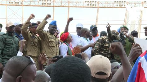 Niger 20000 Personnes Rassemblées à Niamey Après Un Ultimatum à La France