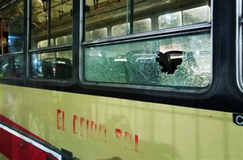 Atacaron A Piedrazos A Un Colectivo En Tucum N Por Una Disputa Entre