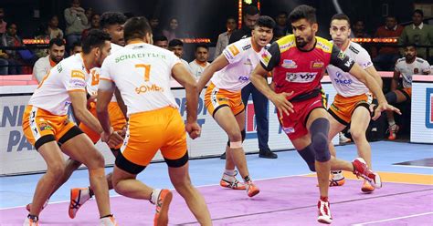 Pro Kabaddi: Aslam Inamdar’s final raid helps Puneri Paltan pip ...