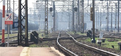 Region Mężczyzna siedział na torach Było o krok od tragedii Ino