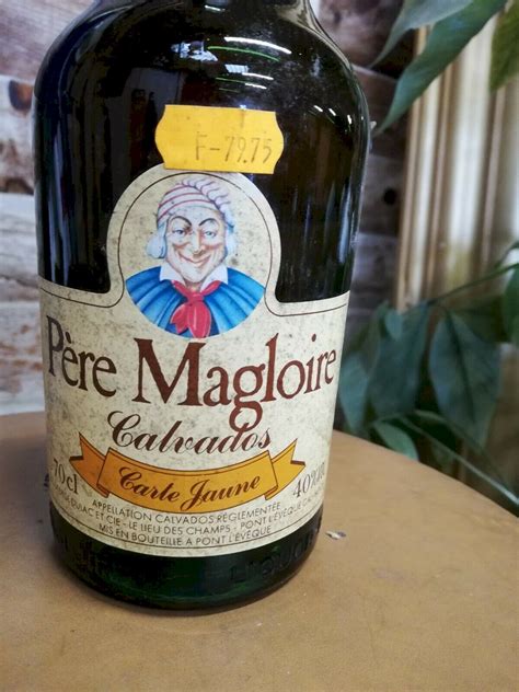 Bouteille Calvados Père Magloire liqueur ancienne Old liquor old