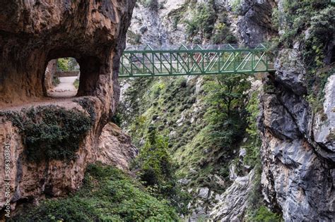 Foto De El Conocido Como Puente De Los Rebecos En La Ruta Del Cares