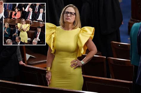 News And Report Daily 裸 Sen Kyrsten Sinemas Yellow Dress At State Of