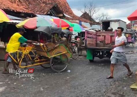 Pemkab Rembang Lakukan Penyesuaian Tarif Retribusi Pasar