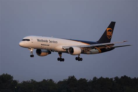 Las L Neas A Reas De Ups Acepillan Acerc Ndose Al Aeropuerto Foto