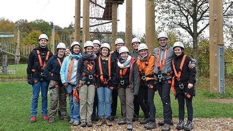 Gruppenleiter Der Pfadfinder Beim Team Building