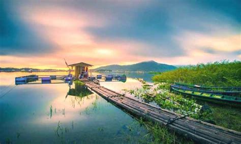 Waduk Darma Kuningan, Menikmati Keindahan Alam dengan Naik Perahu - De Java